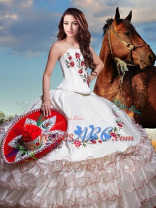 Western Theme Lovely Embroideried and Ruffled Layers Strapless Organza Quinceanera Dress in White