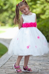 White Ball Gown Scoop Tea-length Taffeta and Tulle Hand Made Flowers Flower Girl Dress 