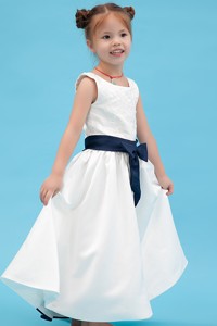 White Scoop Ankle-length Taffeta Embroidery Flower Girl Dress