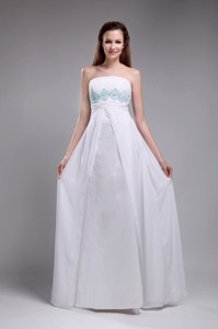 Sweet Empire Strapless Floor-length Chiffon Ruch And Beading White Holiday Dress