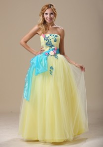 Light Yellow Appliques And Ruched Bodice Sweet 16 Dress In Denver With Sash
