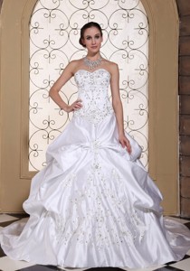 Embroidery Wedding Dress Custom Made Pick-ups Taffeta Chapel Train Gown