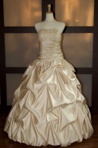 New Style Ball Gown Strapless Wedding Dress With Beading And Pick Ups