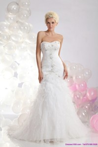 Feminine Sweetheart Wedding Dress With Appliques And Ruffles
