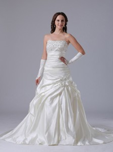 Beaded Decorate Bust Luxurious Wedding Dress With Appliques And Ruch