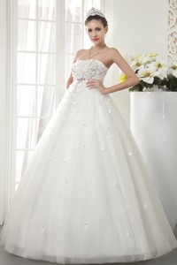 Modest Princess Strapless Floor-length Tulle Beading Wedding Dress