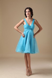 Aqua V-neck Knee-length Organza Prom Dress