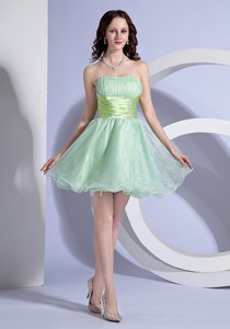 Apple Green Mini-length Beading Decorate Wasit Strapless Organza Homecoming Dress