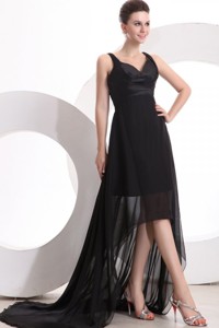 Black V-neck High-low Ruche Decorate Graduation Dress With Sweep Train