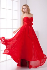 Elegant Strapless Red Empire Pleat Chiffon Graduation Dress With Bowknot