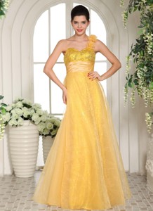 Custom Made Light Yellow One Shoulder Beading And Ruch Graduation Dress With Strapless