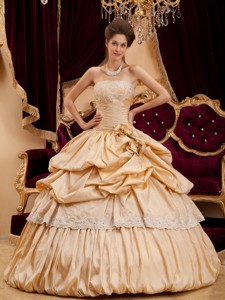 Beautiful Ball Gown Strapless Floor-length Taffeta Appliques Champagne Quinceanera Dress