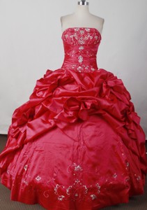 Elegant Ball Gown Strapless Floor-length Red Quinceanera Dress
