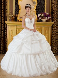 Elegant Ball Gown Strapless Floor-length Taffeta Beading White Quinceanera Dress 