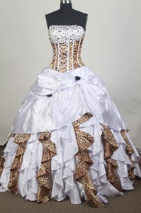 Exclusive Ball Gown Strapless Chapel Train Quinceanera Dress