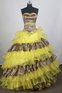 Unique Ball Gown Sweetheart-neck Chapel Train Quinceanera Dress