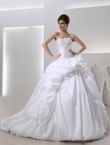 Ball Gown Sweetheart Neck Wedding Dress With Pick-ups And Appliques