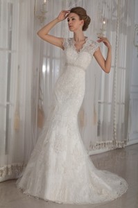 Elegant Mermaid / Trumpet V-Neck Court Lace Beading and Appliques Wedding Dress