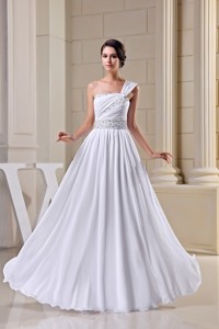 Pleating One Shoulder Wedding Gown Decorated with Beading Ribbon 