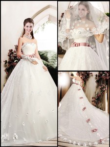 Lovely Sweetheart Lace Appliques And Bowknot Wedding Dress With Chapel Train