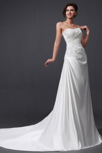 Elegant Column Strapless Ruching and Appliques Wedding Dress with Court Train 
