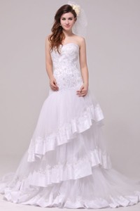 Fashionable Sweetheart Appliques Decorate Wedding Dress