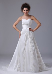 Fashionable Beading Sweetheart Organza Brush Sweep Wedding Dress
