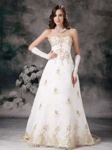 Affordable Sweetheart Court Train Lace Beading Wedding Dress