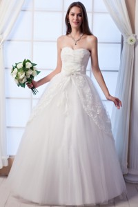 Beautiful Sweetheart Floor-lengthtulle Appliques Wedding Dress