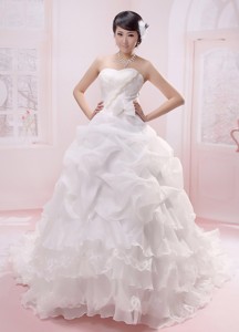 Wholesale Ruffled Layeres Bow Applqiues Decorate Wededing Gowns With Pick-ups In Karkkila Finland 