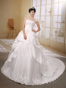 Custom Made Beaded and Embroidery Decorate Wedding Dress With Brush Train Organza and Taffeta In Aue