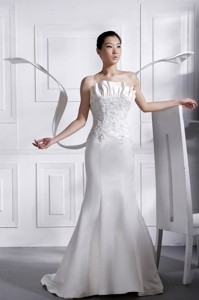 Romantic Court Train Appliques And Beading Wedding Dress In Mermaid