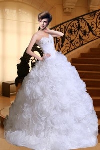Luxurious Sweetheart Beading Wedding Dress With Sweep Train