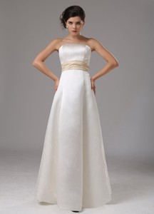 Sash Strapless and Floor-length For Modest Wedding Dress 