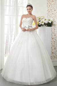 The Super Hot Princess Strapless Floor-length Tulle Beading Wedding Dress