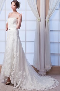 Elegant Strapless Court Train Lace Beading Wedding Dress