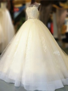 Low Price Open Back Court Train Wedding Dress with Appliques and Bowknot 