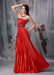 Luxurious Red Column Strapless Taffeta Pleat Beading Evening Dress Floor-length
