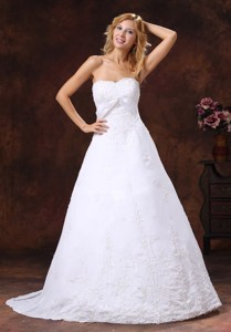 Strapless Wedding Dress With Brus Train Embroidery Over Shirt