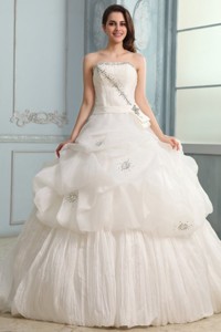 Ball Gown Strapless Beaded Decorate Wedding Dress with Brush Train 