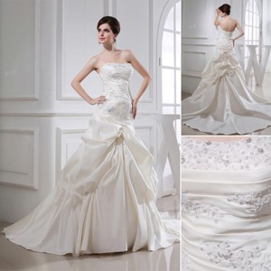 Puffy Strapless Appliques and Pick-ups Wedding Dress with Court Train 