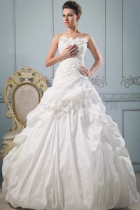 So Beautiful Strapless Wedding Gowns With Hand Made Flowers And Ruch