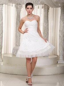 Lovely Sweetheart Mini-length Taffeta Appliques Wedding Dress
