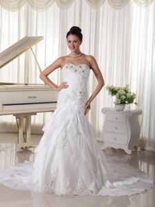 Fashionable Beading and Layers Wedding Gown With Taffeta Sweetheart Court Train In Georgia 