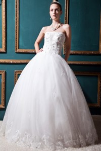 Luxurious Ball Gown Strapless Floor-length Tulle Beading Wedding Dress 