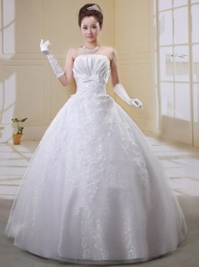 Stylish Ball Gown Strapless Bow And Embroidery Decorate Wedding Dress With Organza In Hyvinkaa
