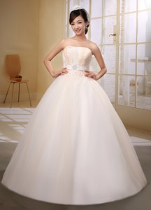 Wholesale Champagne Strapless Beaded Decorate Bust And Belt Kainuu Finland Wedding Gowns In