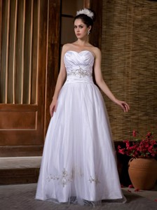 Fashionbale Sweetheart Floor-length Taffeta And Tulle Appliques And Ruch Wedding Dress