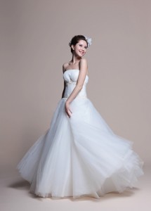 Elegant A Line Strapless Wedding Dress With Appliques