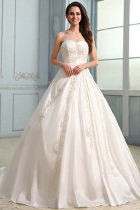 Court Train Appliques Wedding Dress With Sweetheart